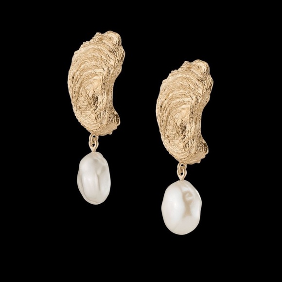 Aurate X Kerry Venus Organic Pearl Gold Earring - Picture 2 of 16